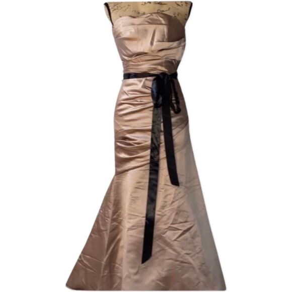WTOO by Watters & Watters Strapless Champagne with Black Bow Maxi Gown size 2 - Picture 3 of 15